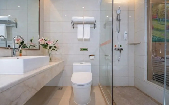 Vienna Hotel (Yizhou Sankeshu)