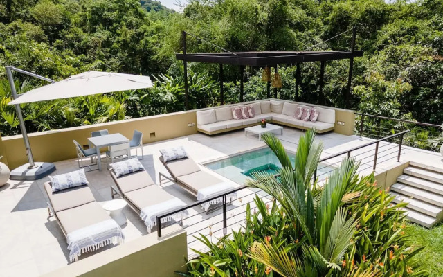 w Mind-blowing 4BR Villa w Pool at Mesa de Yeguas