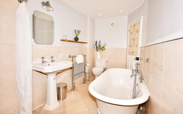 Vernon House Sleeps 8 in Old Cowes