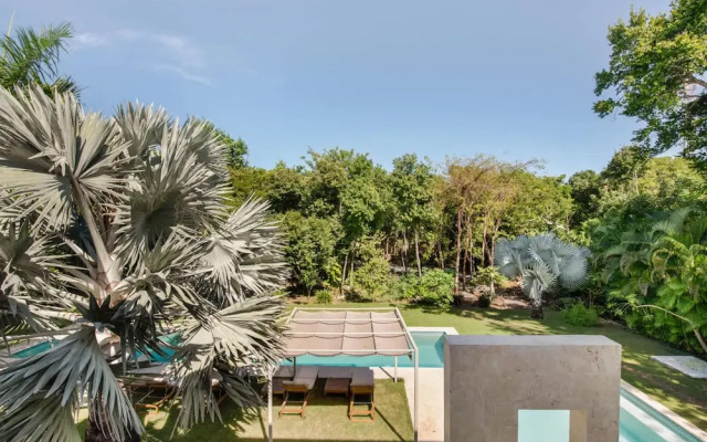 Modern Luxury 6 BR Tropical Retreat With Pool