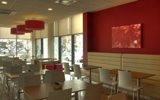 Travelodge Cardiff Atlantic Wharf Hotel