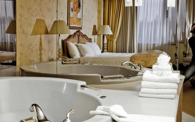 Travelodge by Wyndham Niagara Falls Fallsview