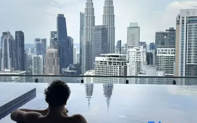 KLCC Tower Couple Studio | Netflix | Infinity Pool