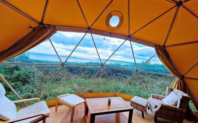 Geodome Glamping With sea Views Near Pendine