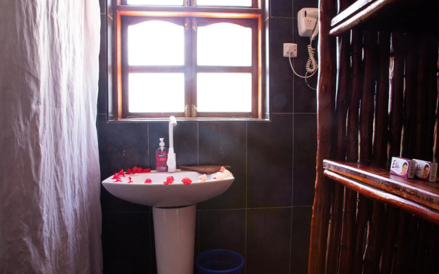 Moonshine Uroa Boutique Hotel