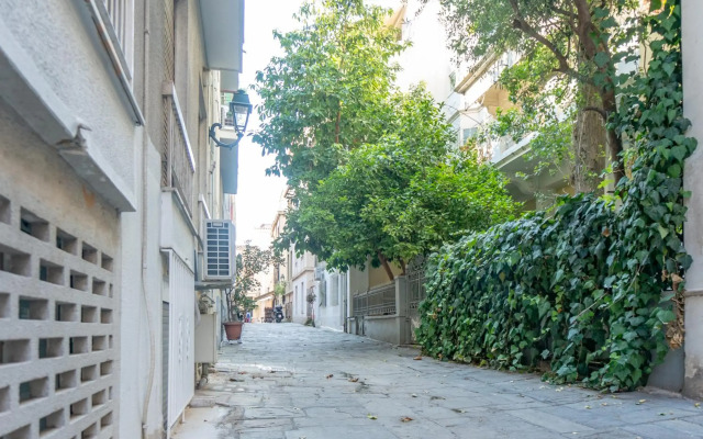 Pan's Cave Studio in Plaka