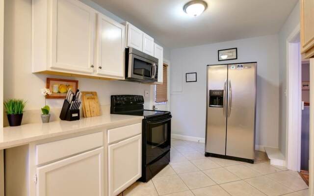 Charming 2br/1.5ba East Nashville Home by Domio