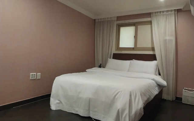 Film37.2 Hotel