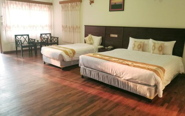 Famous Hotel Bagan 2