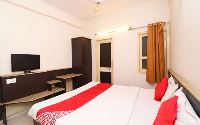 Oyo 28796 Hotel Rajhans