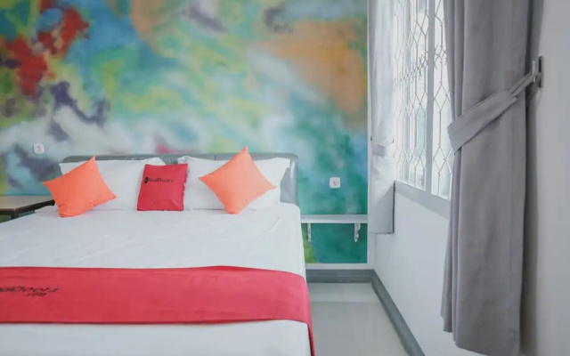 RedDoorz Plus near Tugu Tari TheHok Jambi