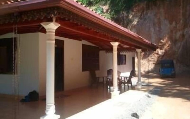 Damith Tourist Inn