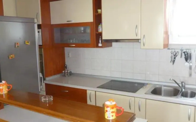 Apartment Top Split