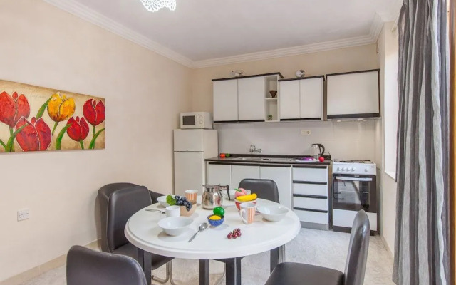 Merill Pool and Sea, charming Apart 1