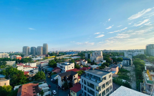 SOHO Apartment - City View with Rooftop Garden