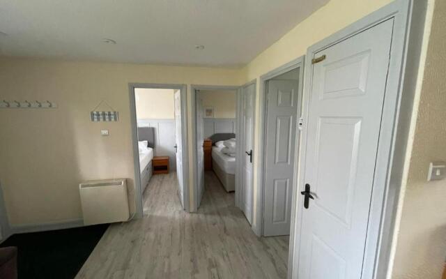 81 Hengar Manor