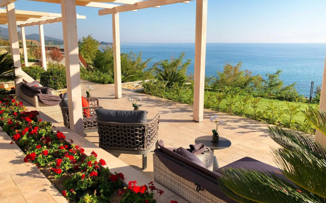 King Maron Wellness Beach Hotel