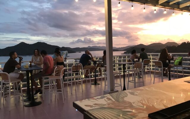 Sunburn Suites Coron