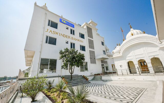 hotelImage