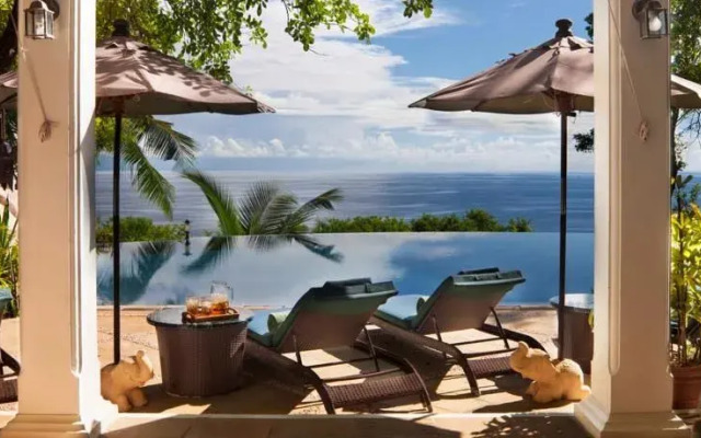 Residence on the Rocks