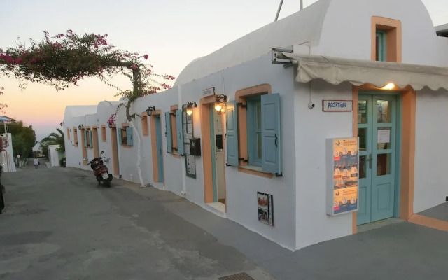 Santorini Camping/Rooms