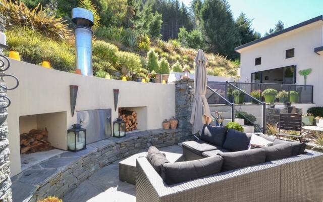 Aries Lake View Villa