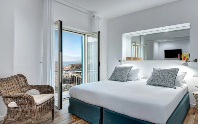 Sorrento Lux Suites - Blue