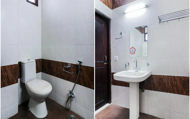 OYO 15218 Hotel Rasha Niwas