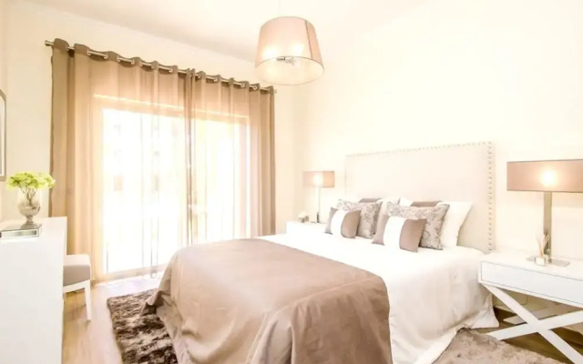 #010 Jardins Marina Holidays Flat with Shared Pool