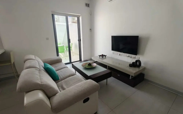 Twin Room with Laundry in Pembroke