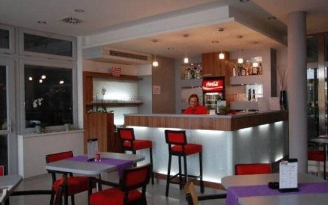 Hotel Monde