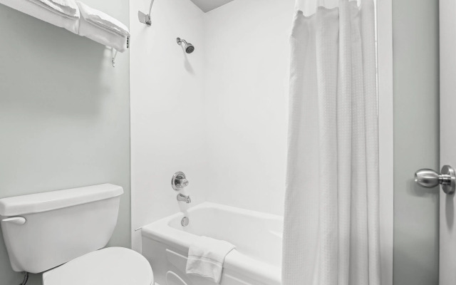 Super 8 by Wyndham Saskatoon Near Saskatoon Airport