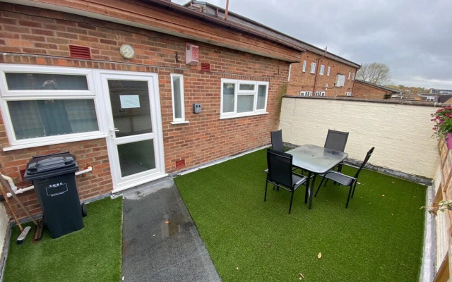 Lovely 2-bed Apartment in Solihull