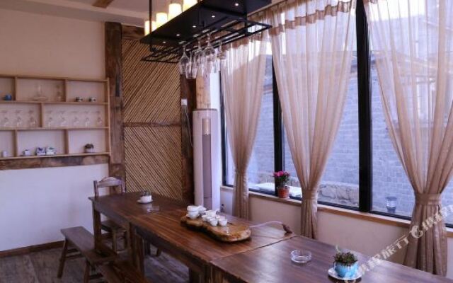 Mogan Mountain Yunxi Jian Boutique Hostel