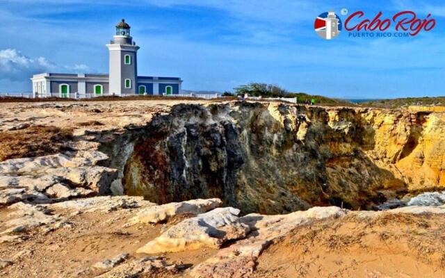 2-BR Modern Oceanfront Apt Steps from Playa Sucia