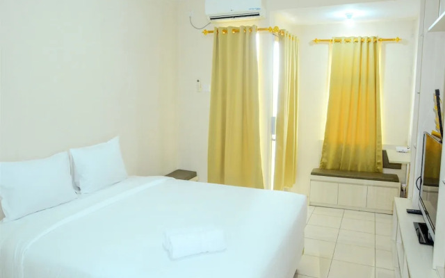 Simply Studio Room at Grand Serpong Apartment By Travelio