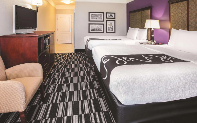 La Quinta Inn & Suites by Wyndham Dallas South-DeSoto