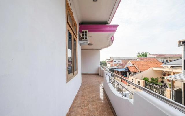 OYO Life 2412 Mandala Residence