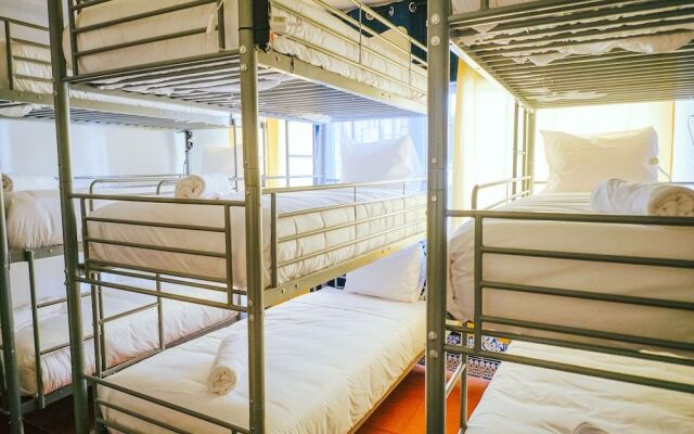 Help Yourself Hostels - Restelo