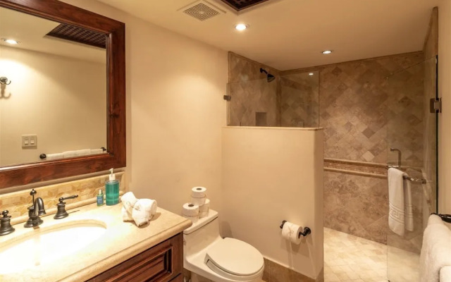 Casa de la Familia 7 Bedroom Contemporary Hacienda Style at Discounted Rate!