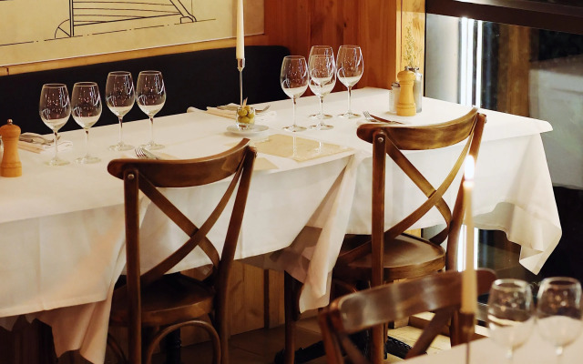 LES SUITES DU PORT by Le Saint Ferdinand