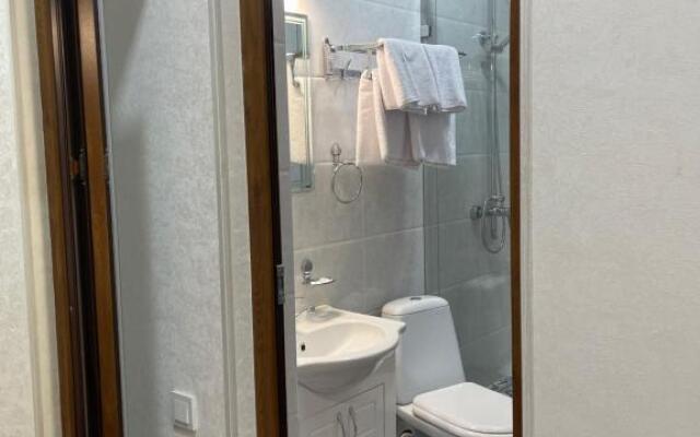 Registon Saroy Hotel