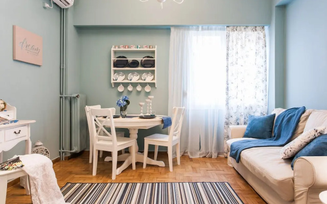 Charming Acropolis Metro Apartment