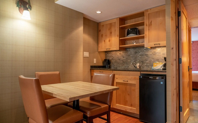 The Fox Hotel and Suites
