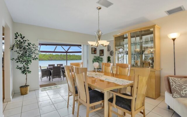 Waterfront Home on key lot With Pool/view of River