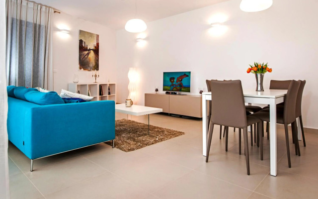 Sunset Luxury Apartment