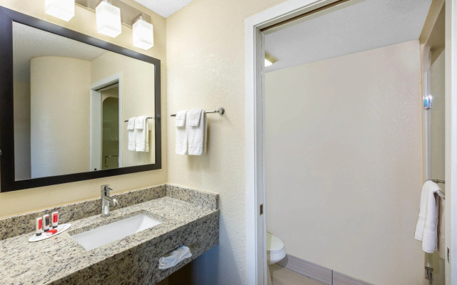 Baymont Inn & Suites by Wyndham Mukwonago