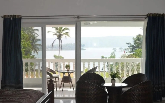 Safira River Front Resort
