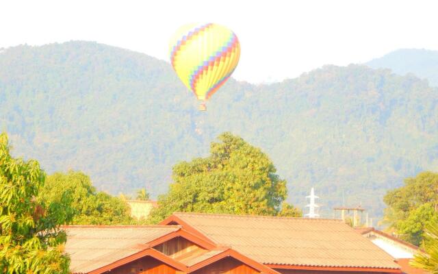 Vang Vieng Camellia Hotel