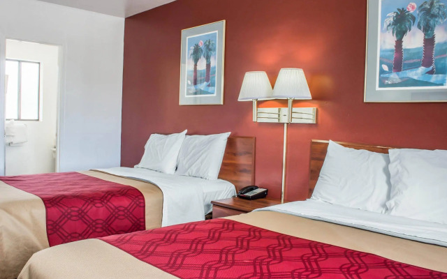 Econo Lodge University